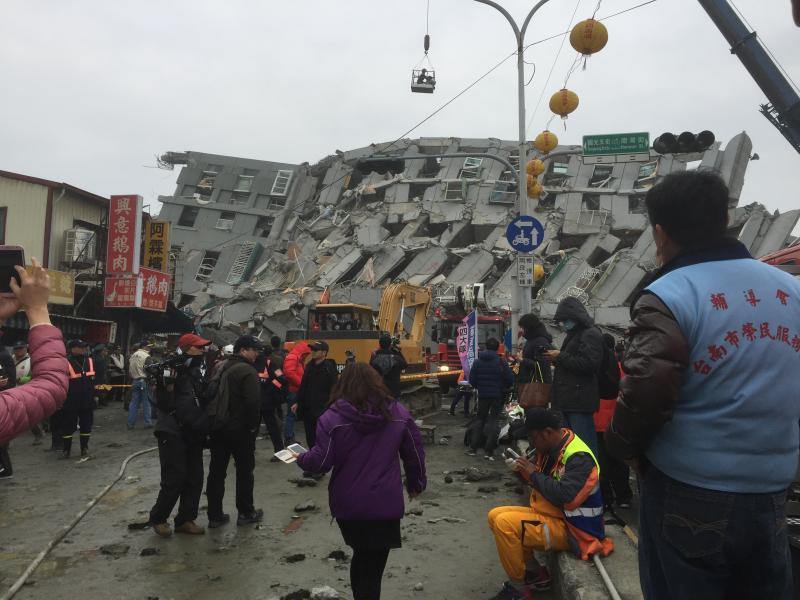 One of the 10 toppled buildings in Tainan. Image: Juju Wang/PeoPo